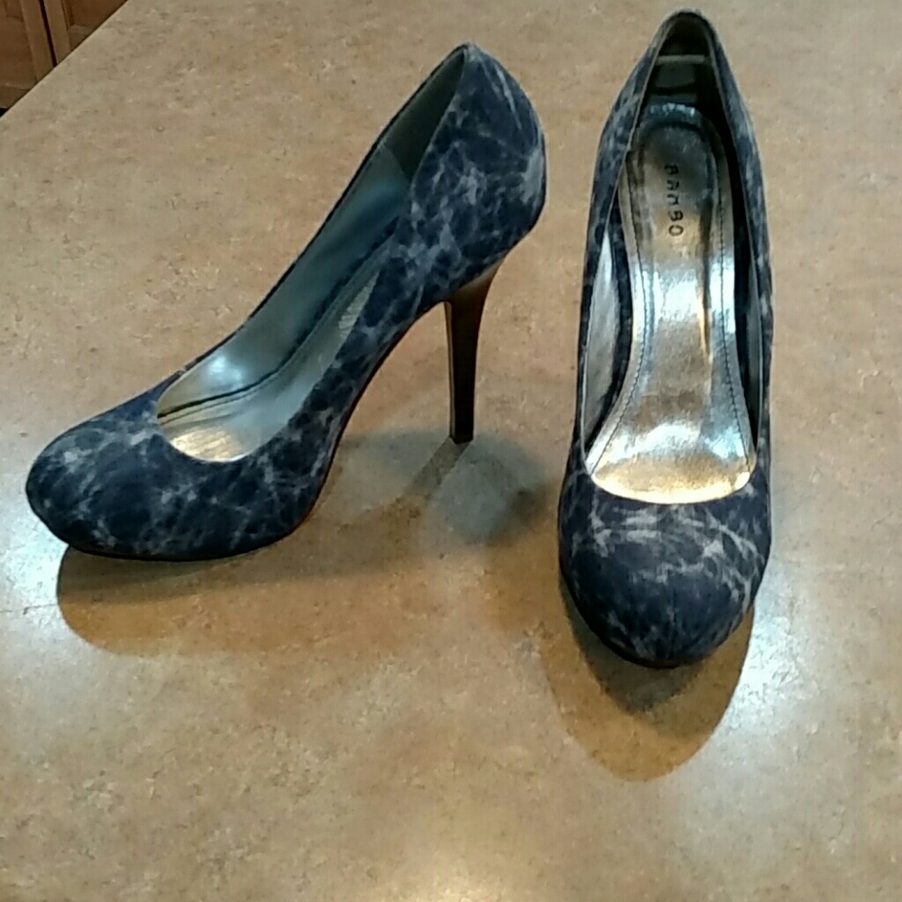 Like New high heel Pumps